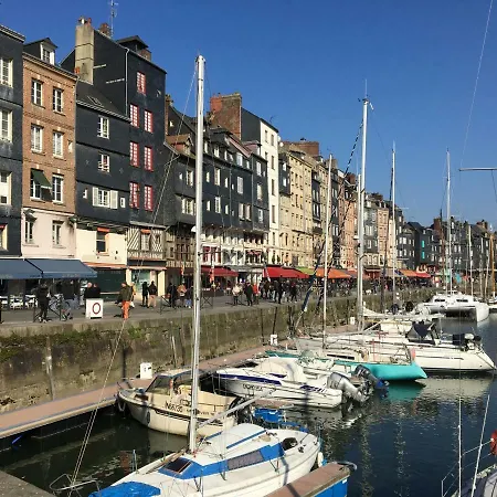 Sous Les Toits D'honfleur * Ονφλέρ