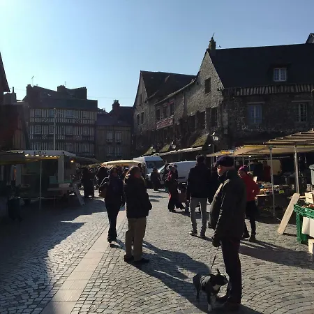 Sous Les Toits D'honfleur * Ονφλέρ