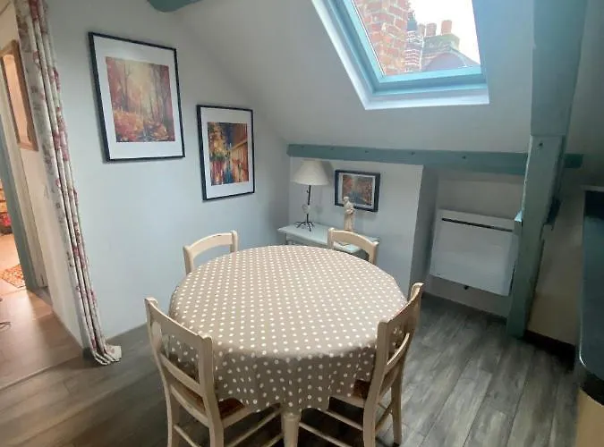 Sous Les Toits D'honfleur Διαμέρισμα *