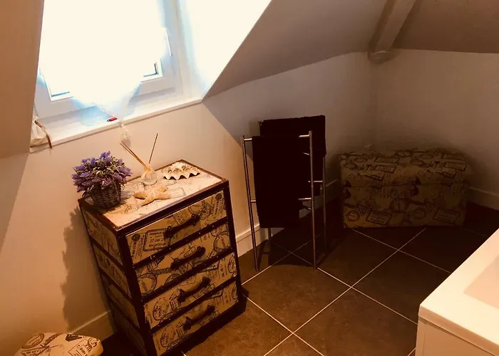 Sous Les Toits D'honfleur Ονφλέρ