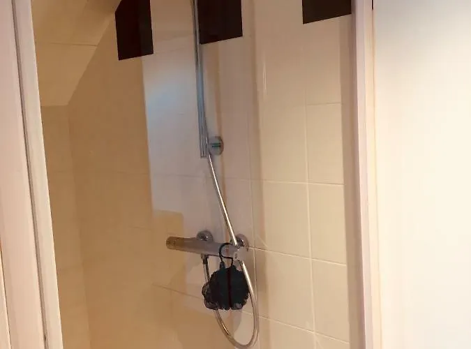 Sous Les Toits D'honfleur * Ονφλέρ