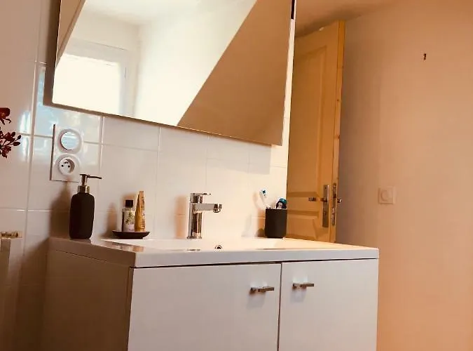 Sous Les Toits D'honfleur Ονφλέρ