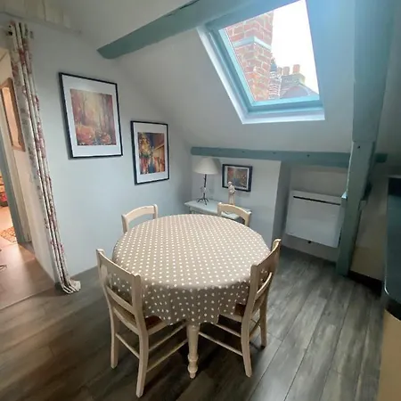 Sous Les Toits D'honfleur דירה *