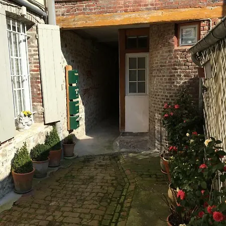 Sous Les Toits D'honfleur דירה