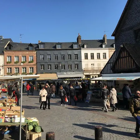 Sous Les Toits D'honfleur
