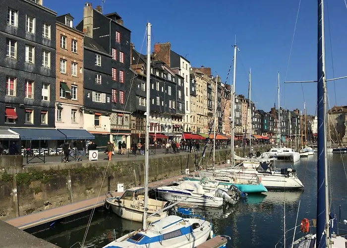 Sous Les Toits D'honfleur * Honfleur