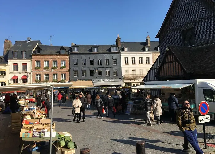Sous Les Toits D'honfleur
